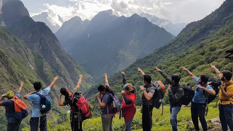 group trekking on nanda devi base camp trek trail