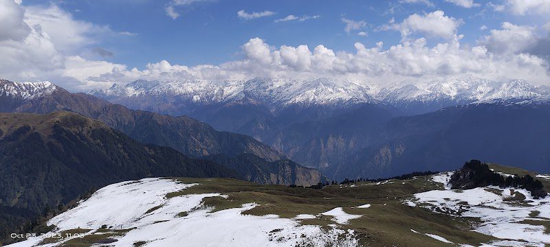 Dayara Bugyal trek , Panoramic view of Dayara Bugyal meadows with Himalayan peaks