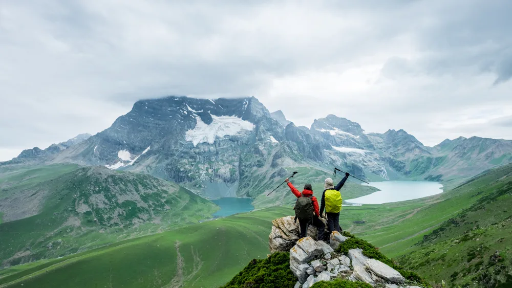 kashmir great lake trek best time