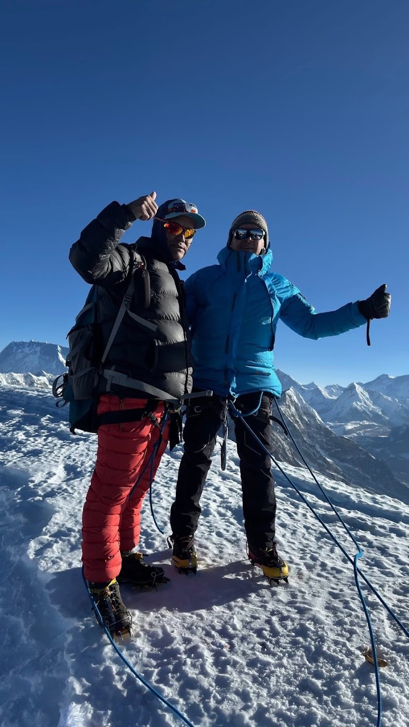 Mera Peak summit climber group