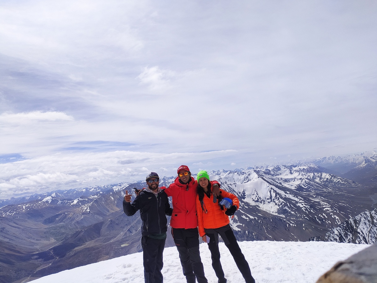 yunam peak 6111m summit