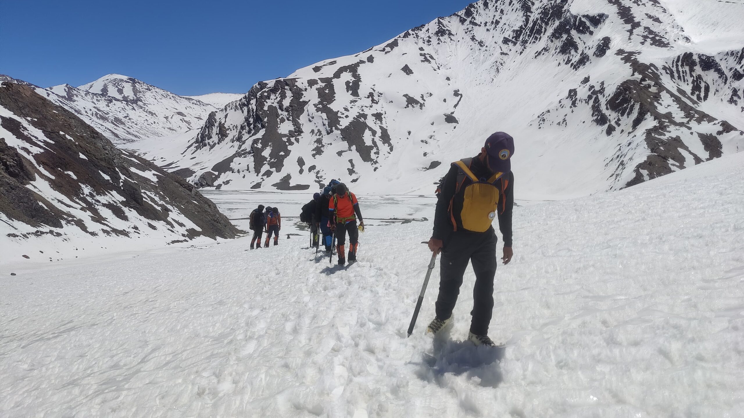 Snow climbing on Yunam PeakSnow climbing on Yunam Peak